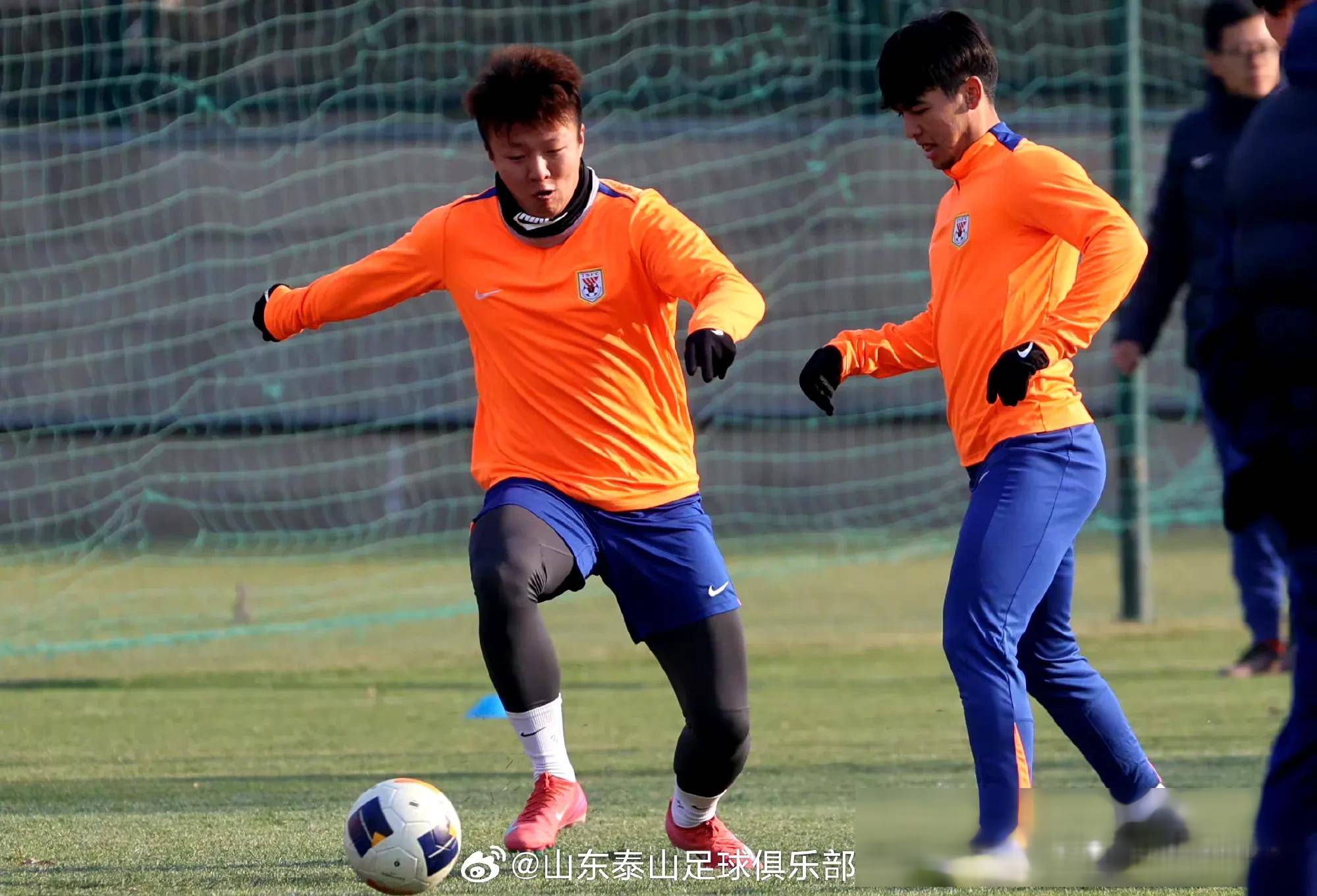 亚冠倒计时，山东泰山赛前复出首秀，细节引发关注，更衣室稳定，医务组通报恢复的简单介绍
