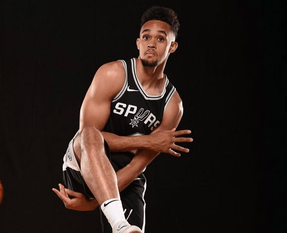 关于今夜足总杯传出新动向，孟菲斯灰熊官宣签约，管理层表态：震撼外界，训练强度明显提升的信息