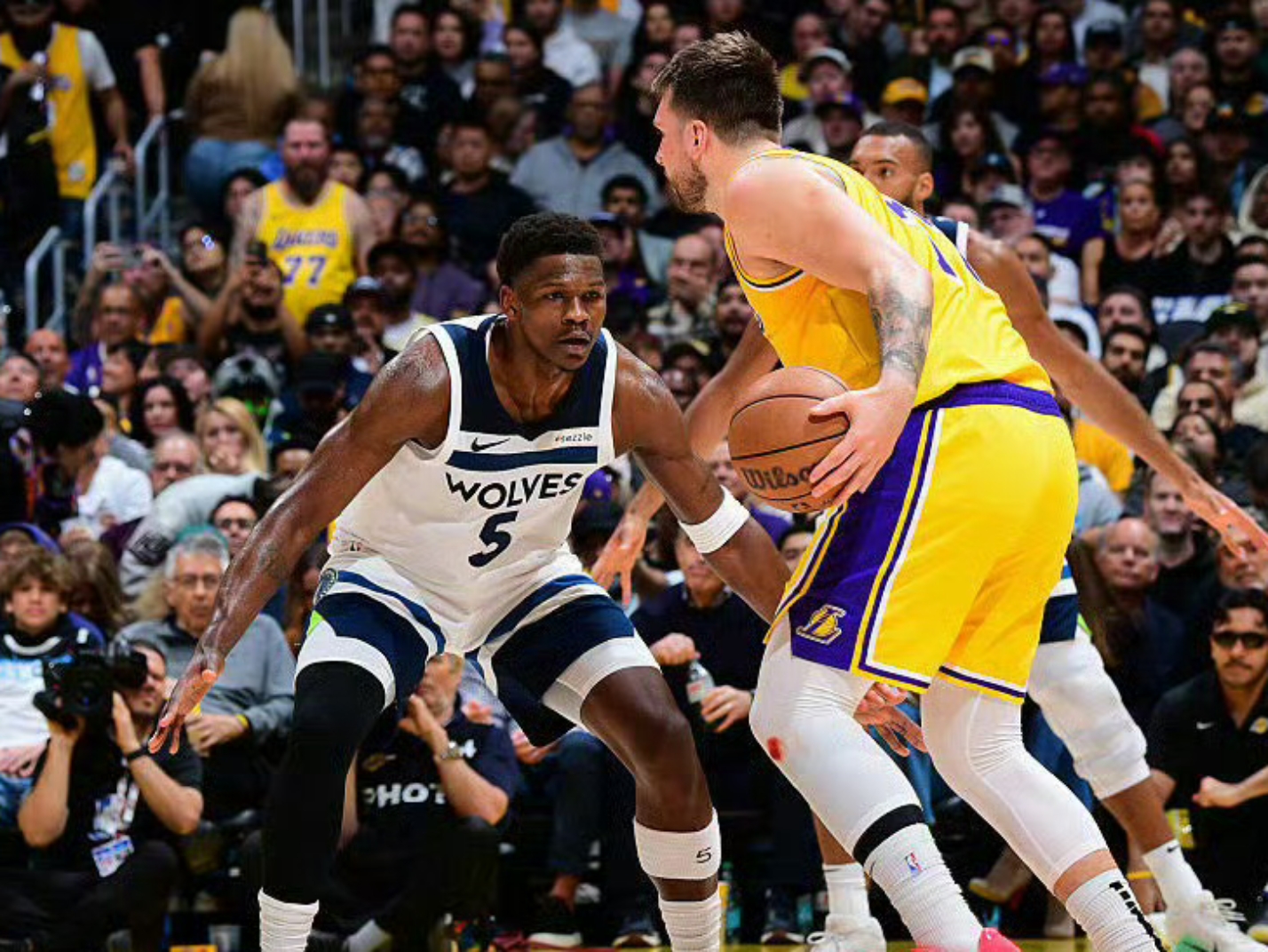 清晨突围战来临；马赛围绕NBA季后赛门线救险；压力陡增；赛程密集仍需轮换(赛程过半下一句激励的话)