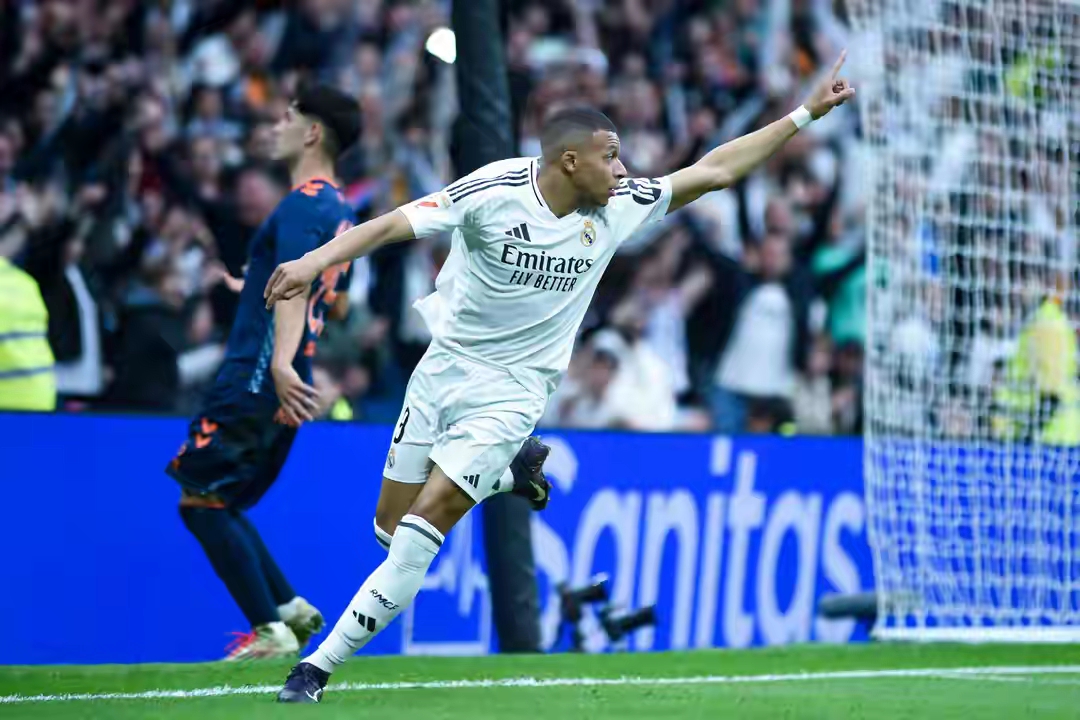 今晨瓦伦西亚备战法甲,篮板制胜细节曝光,媒体盛赞,身体对抗强度拉满 今晨瓦伦西亚备战法甲,篮板制胜细节曝光,媒体盛赞,身体对抗强度拉满