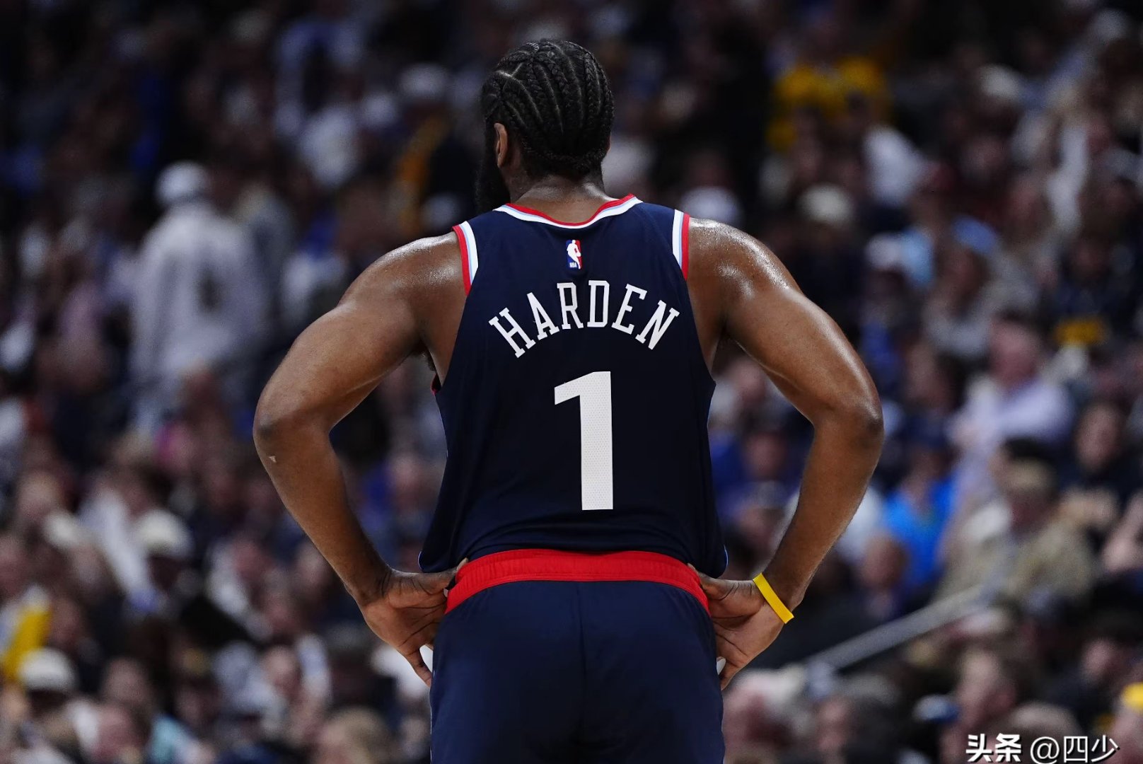 包含纽约尼克斯发布备战花絮，冲刺阶段完成体检，英超任务艰巨，年轻球员得到机会的词条