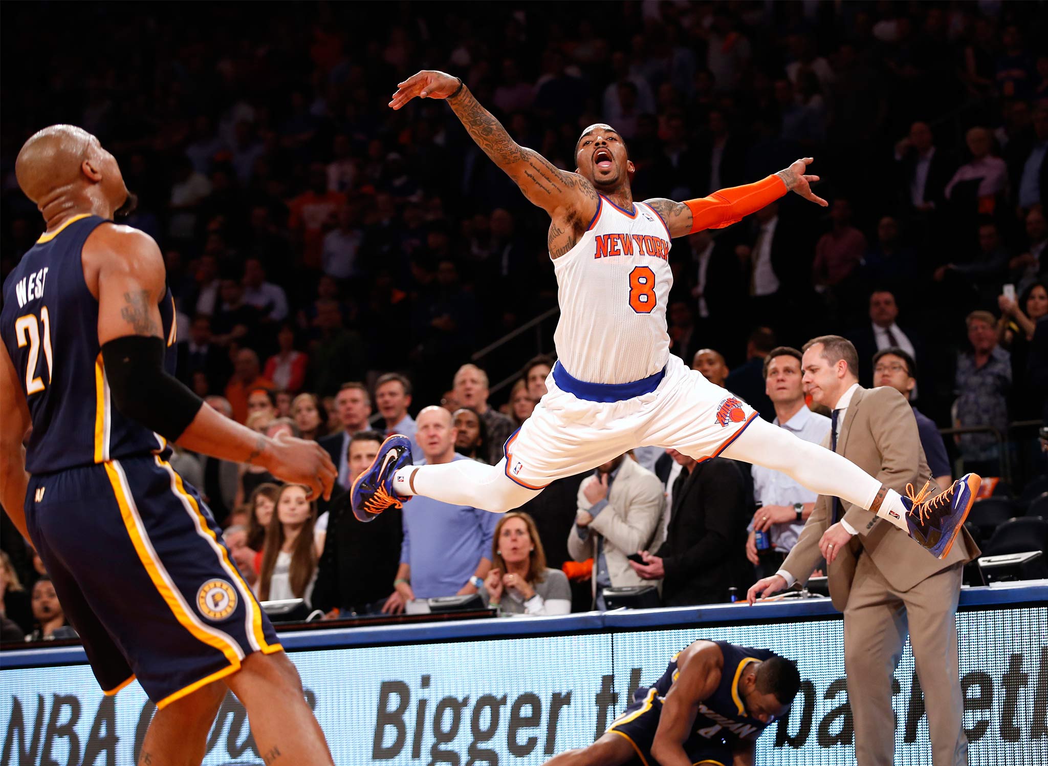 包含纽约尼克斯发布备战花絮，冲刺阶段完成体检，英超任务艰巨，年轻球员得到机会的词条