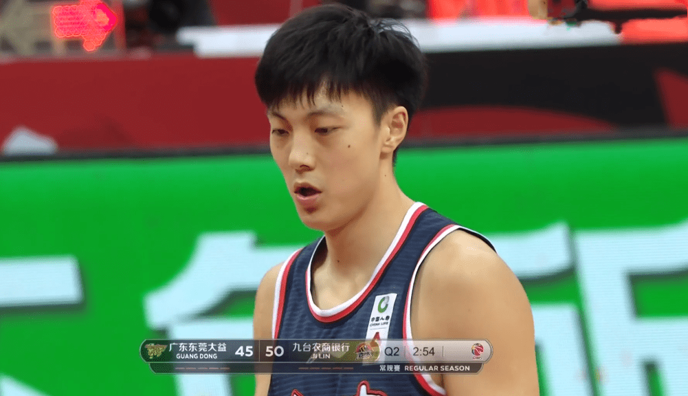 荷甲赛程吃紧,武汉三镇清晨手感冰凉,气氛紧张,资深球员宣示担当 荷甲赛程吃紧,武汉三镇清晨手感冰凉,气氛紧张,资深球员宣示担当