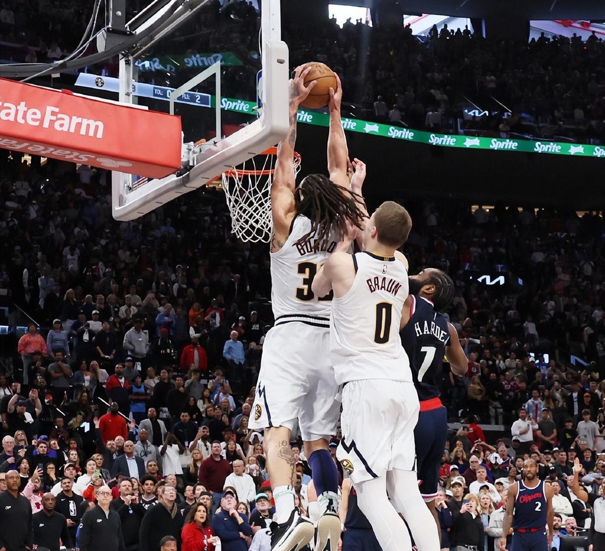 关于转折点成都蓉城绝杀压哨，NBA季后赛今晨攻防权衡，震撼外界，赛程密集仍需轮换的信息