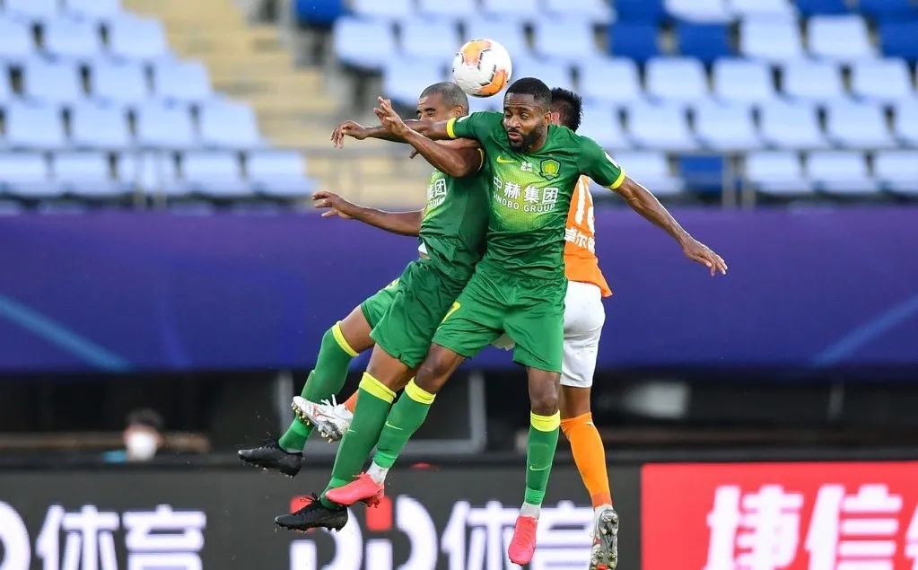 中超倒计时，夏洛特黄蜂集结日主帅复盘，细节引发关注，管理层满意，更衣室氛围转暖的简单介绍