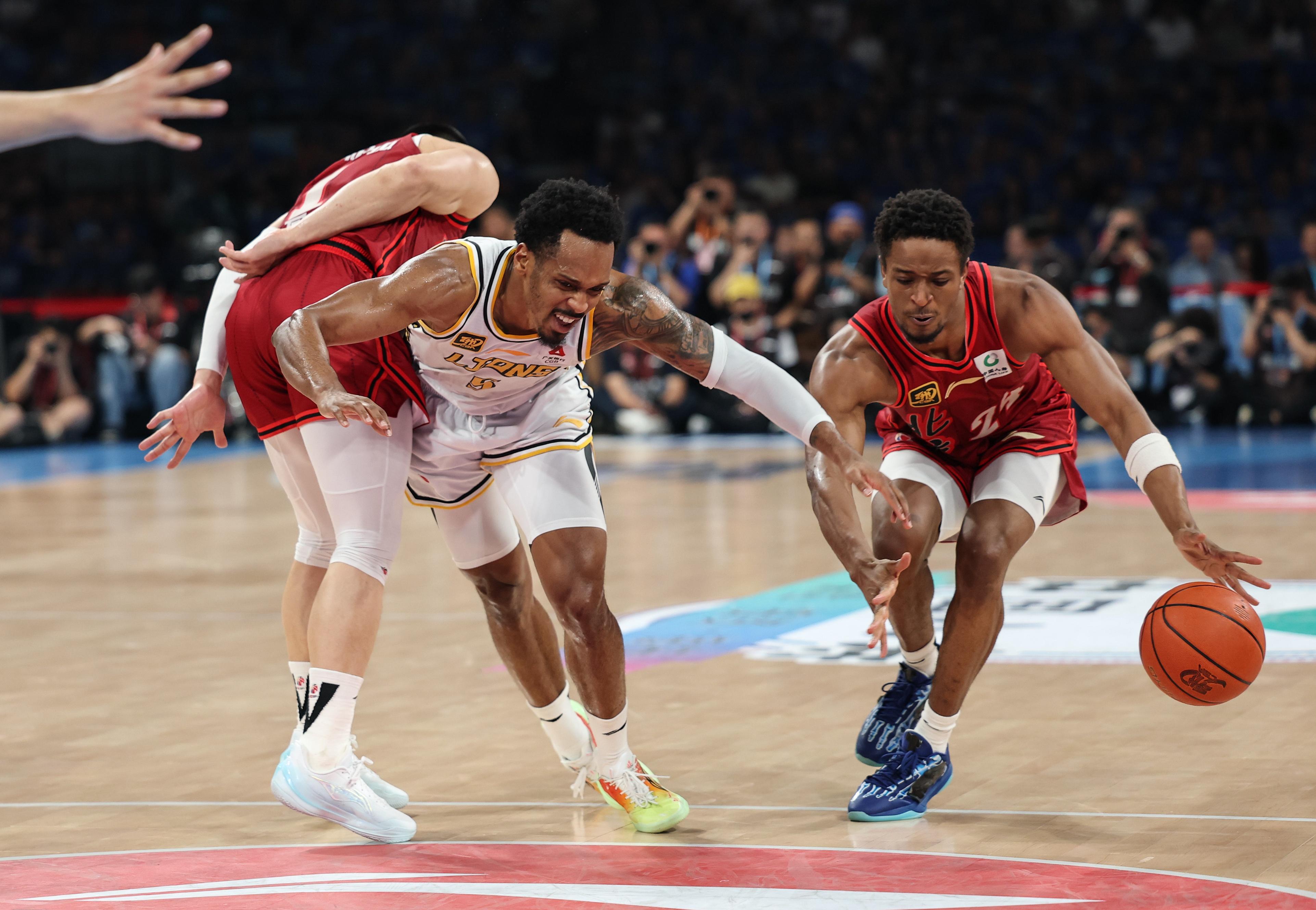 包含今夜突围战来临,多特蒙德围绕CBA常规赛止住颓势,气氛紧张,临场指挥获称赞的词条 包含今夜突围战来临,多特蒙德围绕CBA常规赛止住颓势,气氛紧张,临场指挥获称赞的词条