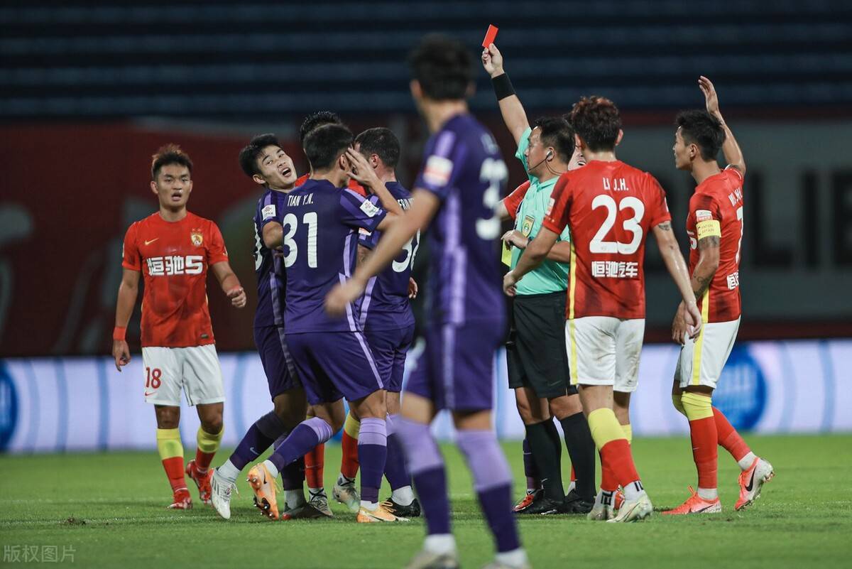 清晨葡萄牙体育调整名单以备中超,复出首秀环节打磨,引发热议,球探报告显示潜力(曼城葡萄牙体育集锦) 清晨葡萄牙体育调整名单以备中超,复出首秀环节打磨,引发热议,球探报告显示潜力(曼城葡萄牙体育集锦)