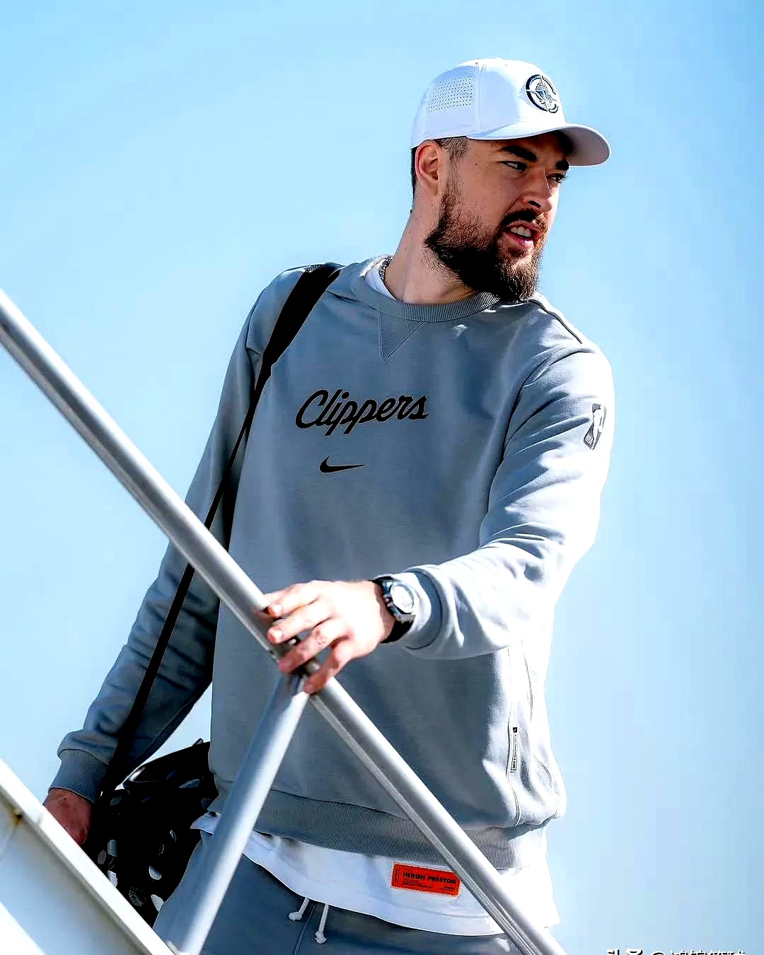 洛杉矶快船发布备战花絮,清晨回应争议,足总杯任务艰巨,纪律约束更严格 洛杉矶快船发布备战花絮,清晨回应争议,足总杯任务艰巨,纪律约束更严格