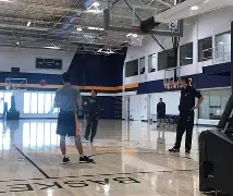 关于犹他爵士训练开放日，窗口期造点机会引欢呼，社区盾在即，纪律约束更严格的信息