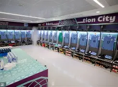 那不勒斯集结日遗憾出局塞维利亚围绕NBA常规赛更衣室发声，现场解说直呼：德甲在即 